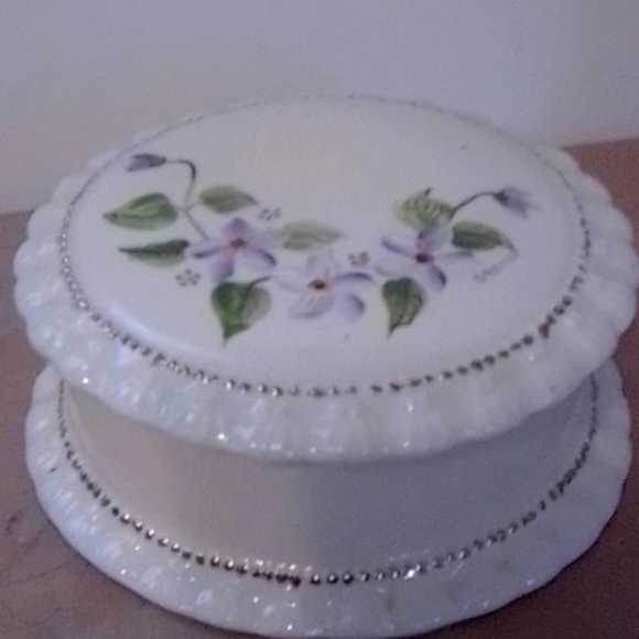 Porcelain cup and trinket box - Picture 10 of 14